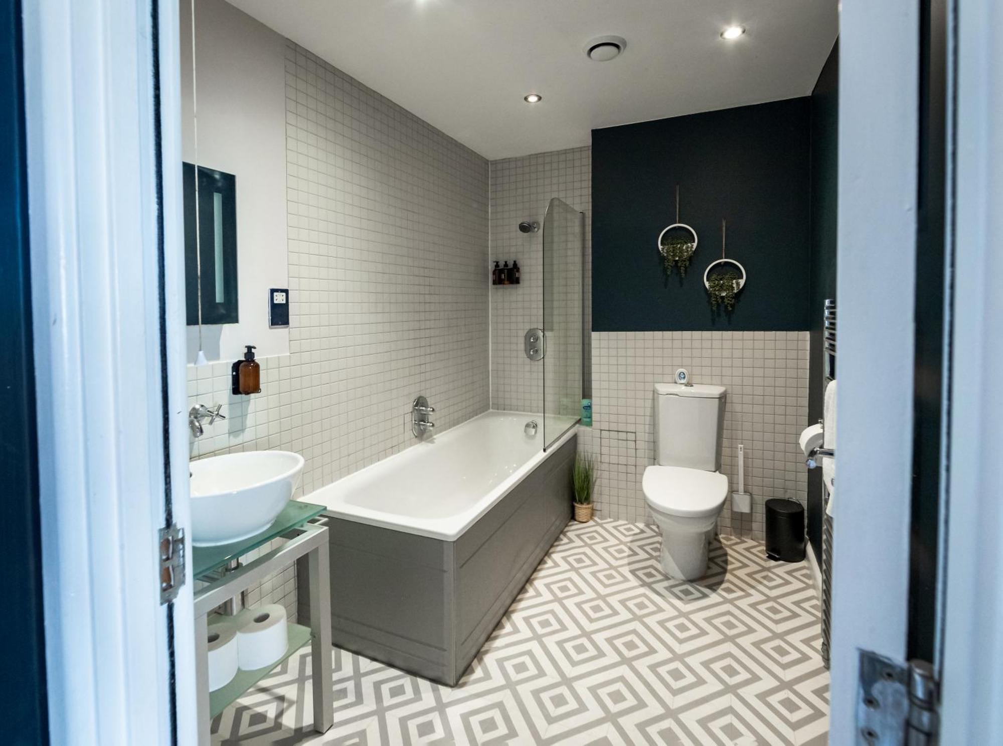 Floor In Centre Apartment *