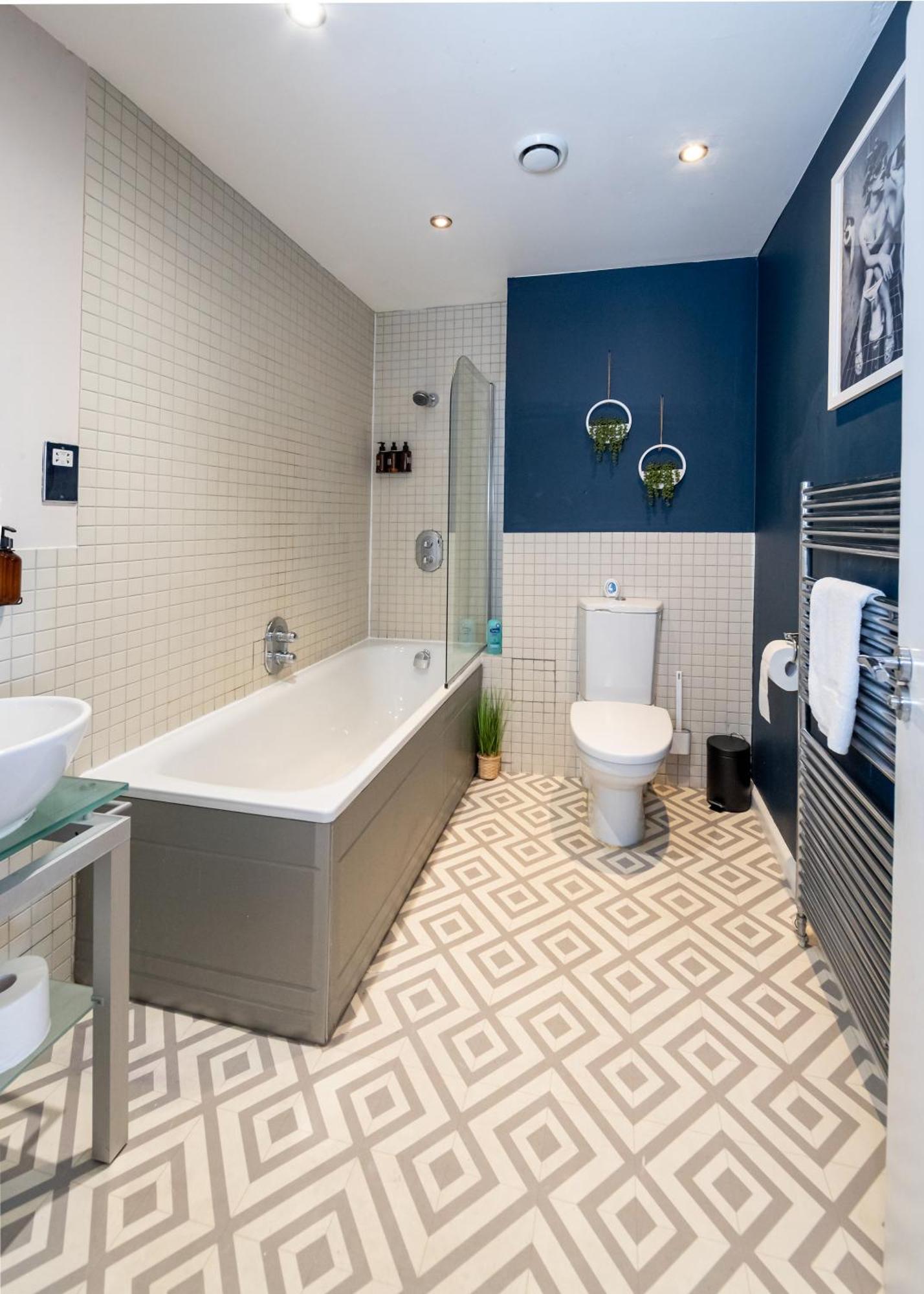 Apartment Floor In Centre *