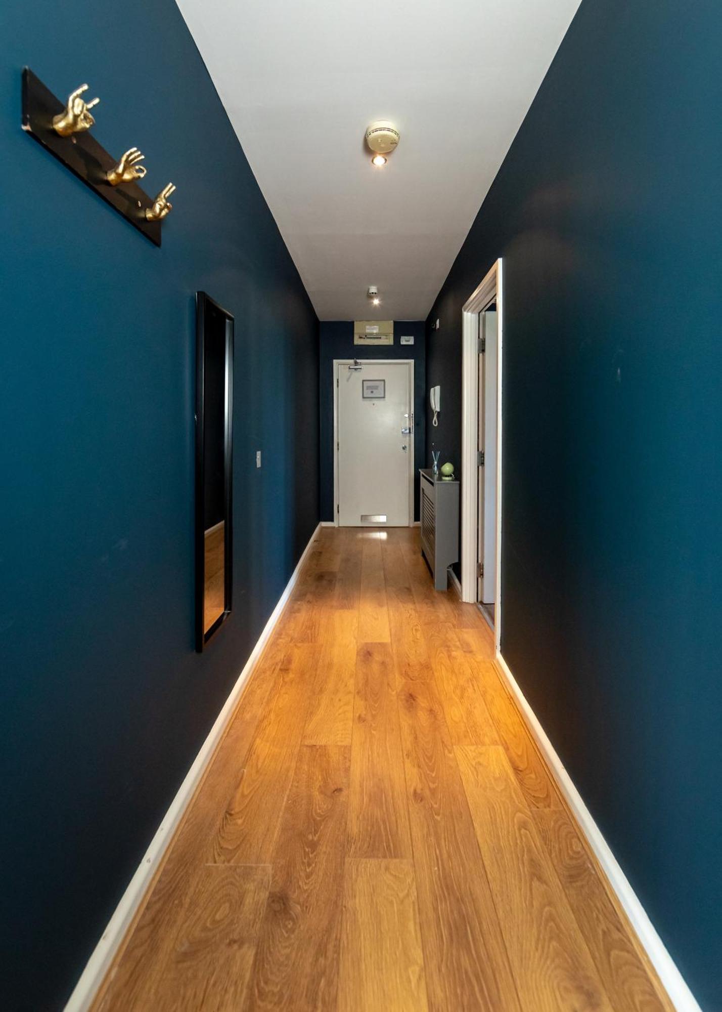 Floor In Centre *